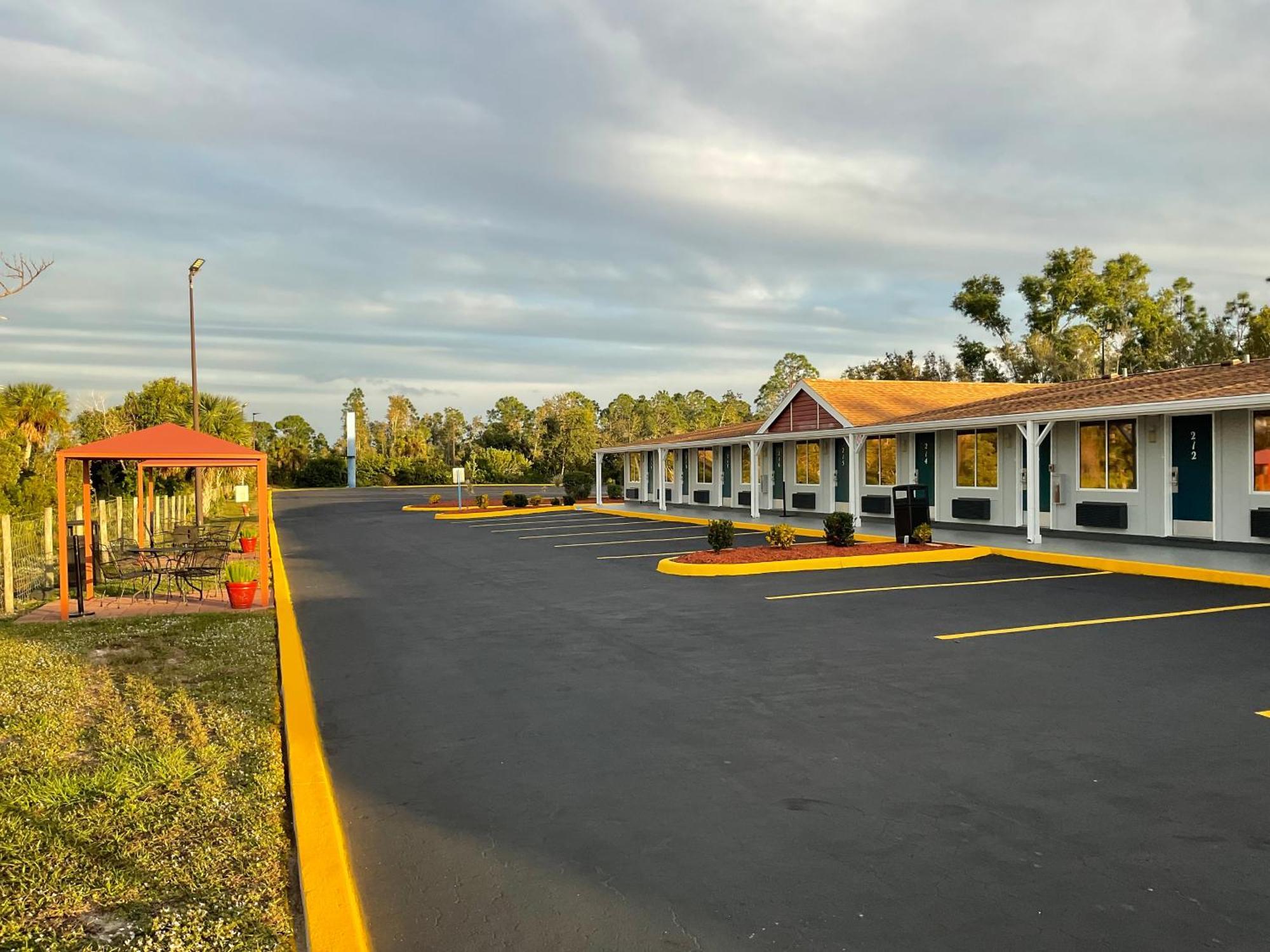 Knights Inn Пунта-Горда Екстер'єр фото